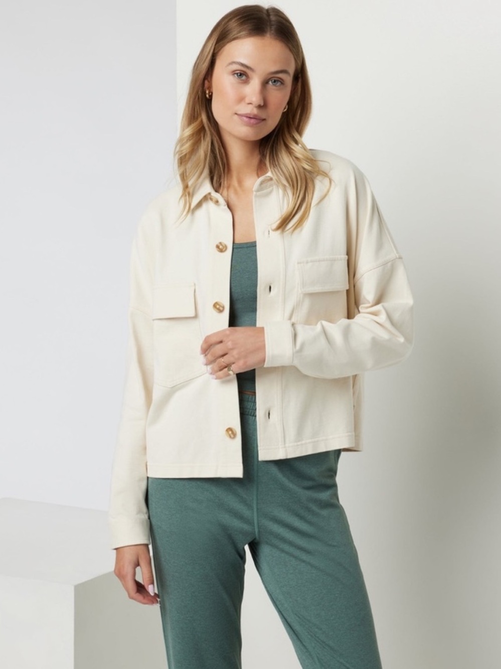 Vuori - Mackenzie Cropped Shirt Jacket - Natural - Women’s XL